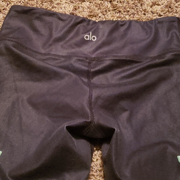 Alo Yoga butterflies black leggings - Picture 6 of 10